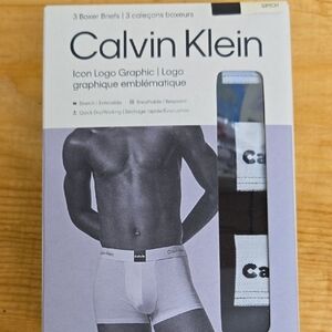 Calvin Klein Men’s Icon Logo Boxer Briefs – Black & White